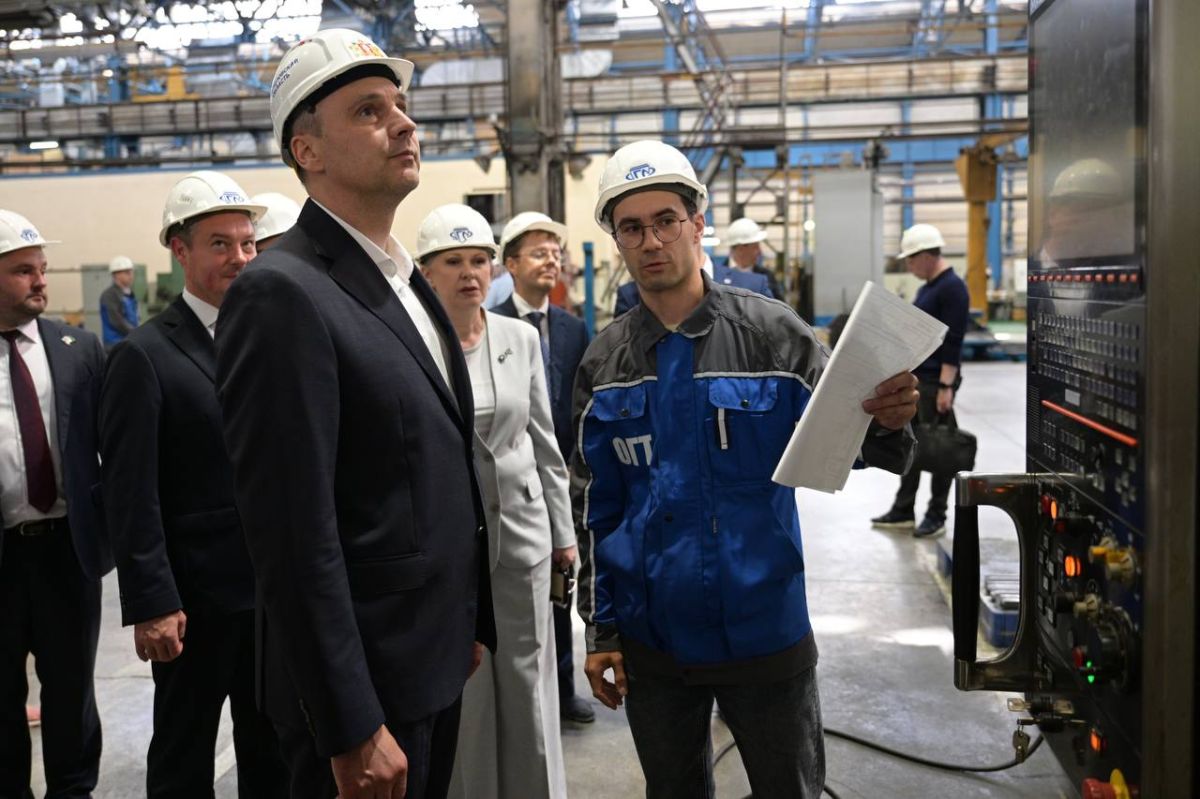 Губернатор Свердловской области Денис Паслер оценил реализацию крупных инфраструктурных и социально значимых проектов в Сысерти Губернатор Свердловской области Денис Паслер оценил реализацию крупных инфраструктурных и социально значимых проектов в Сысерти