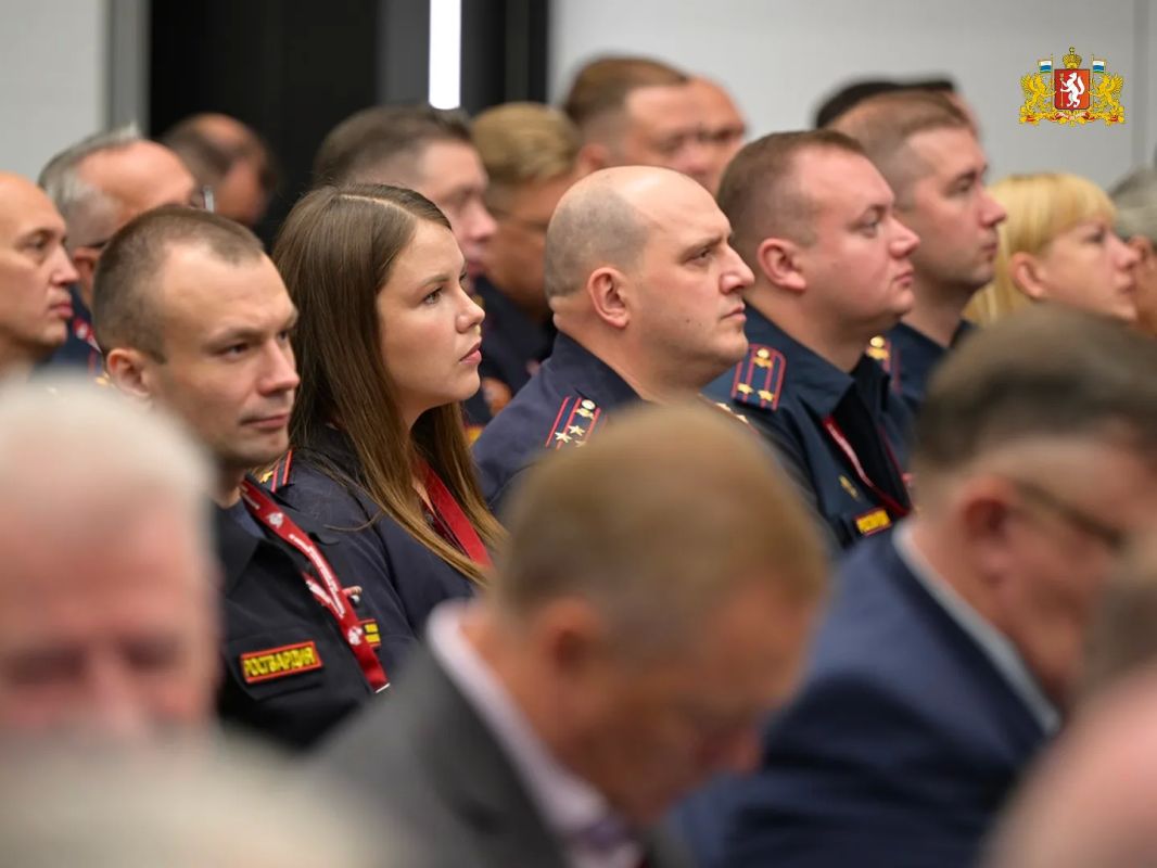 Губернатор Денис Паслер вместе с полпредом Президента РФ в УрФО Артемом Жогой принял участие в координационном совещании под руководством замглавы Росгвардии Анатолия Маликова Губернатор Денис Паслер вместе с полпредом Президента РФ в УрФО Артемом Жогой принял участие в координационном совещании под руководством замглавы Росгвардии Анатолия Маликова