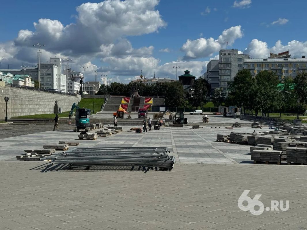 Плотинку в Екатеринбурге закрыли от пешеходов Плотинку в Екатеринбурге закрыли от пешеходов