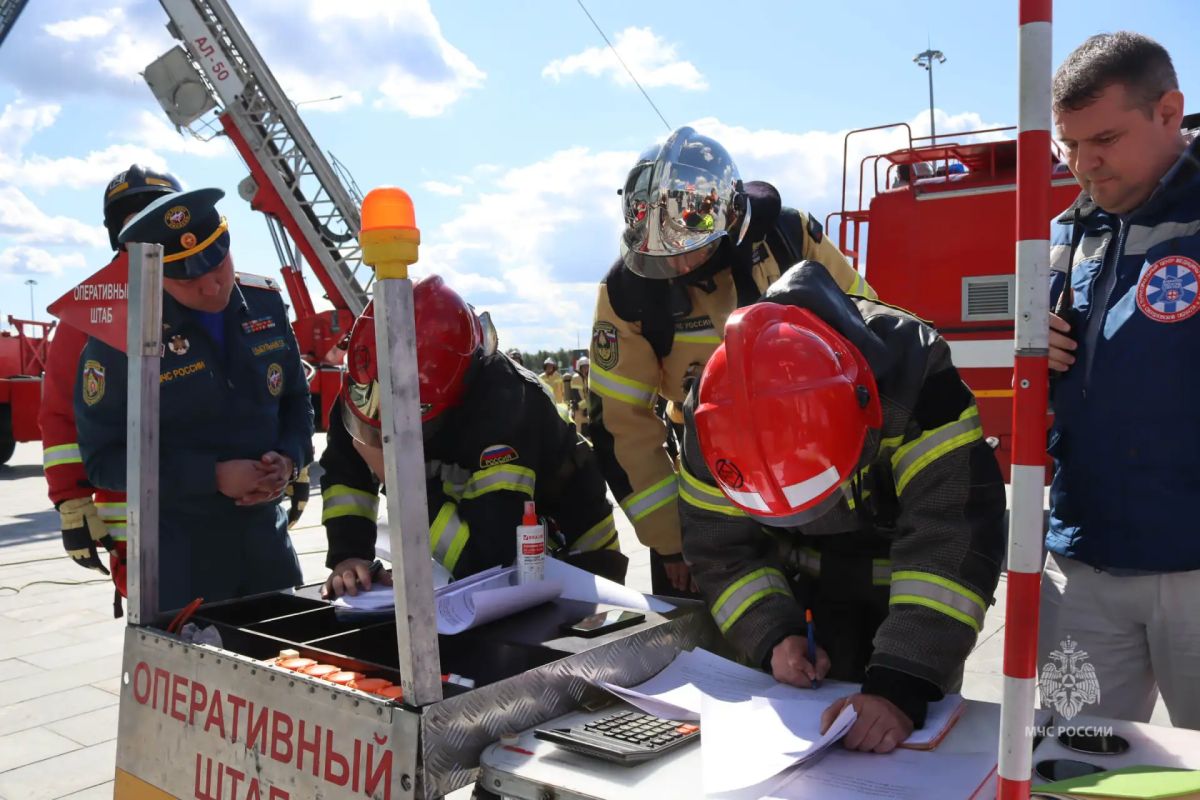 В Екатеринбурге пожарные и спасатели отработали действия при условном пожаре в Конгресс-центре «Екатеринбург-ЭКСПО» В Екатеринбурге пожарные и спасатели отработали действия при условном пожаре в Конгресс-центре «Екатеринбург-ЭКСПО»