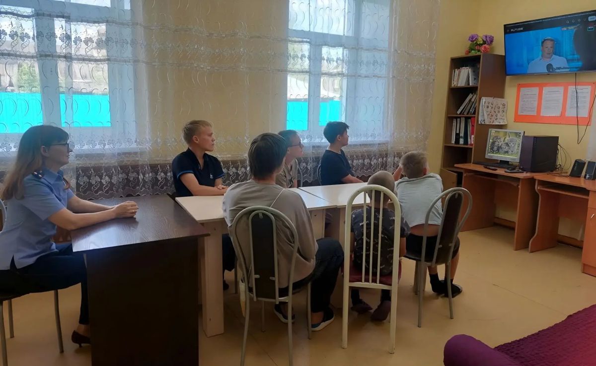 Сотрудники следственного управления приняли участие в онлайн-лектории, приуроченном ко Дню Государственного флага России Сотрудники следственного управления приняли участие в онлайн-лектории, приуроченном ко Дню Государственного флага России