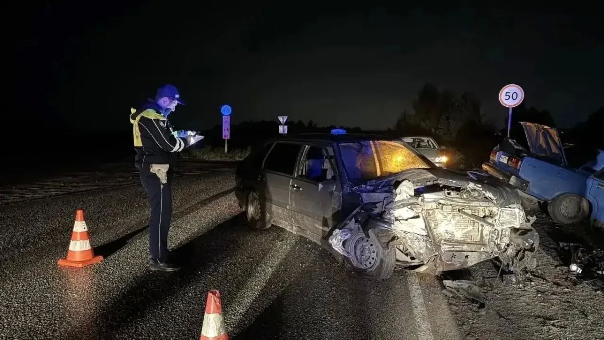 Авария произошла под Арамилем из-за водителя, который сел за руль без прав Авария произошла под Арамилем из-за водителя, который сел за руль без прав