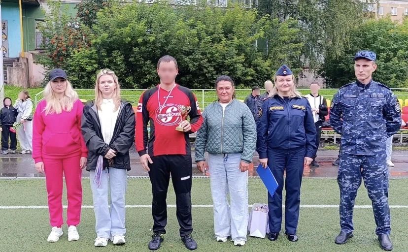 Впервые в Нижнем Тагиле прошел футбольный чемпионат среди участков, функционирующих как исправительные центры, посвященный Дню Государственного флага РФ Впервые в Нижнем Тагиле прошел футбольный чемпионат среди участков, функционирующих как исправительные центры, посвященный Дню Государственного флага РФ
