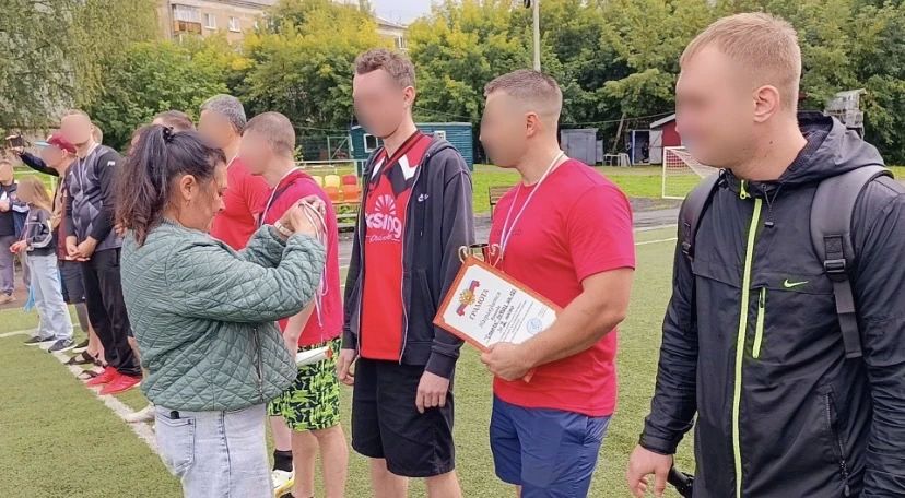 Впервые в Нижнем Тагиле прошел футбольный чемпионат среди участков, функционирующих как исправительные центры, посвященный Дню Государственного флага РФ Впервые в Нижнем Тагиле прошел футбольный чемпионат среди участков, функционирующих как исправительные центры, посвященный Дню Государственного флага РФ