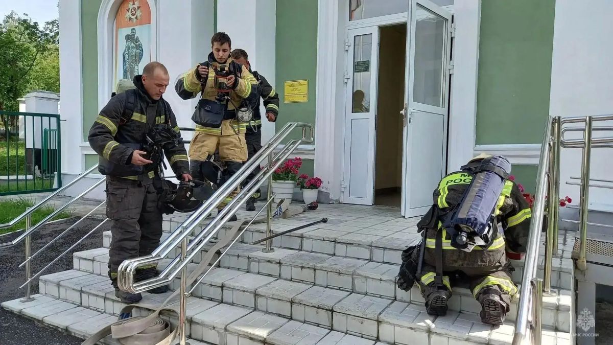 Готовимся к новому учебному году: пожарно-тактические занятия в школах Готовимся к новому учебному году: пожарно-тактические занятия в школах