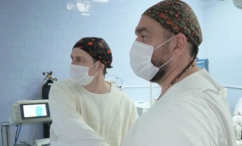 Уральские врачи спасли жизнь женщины и вернули ей возможность выносить ребенка Уральские врачи спасли жизнь женщины и вернули ей возможность выносить ребенка
