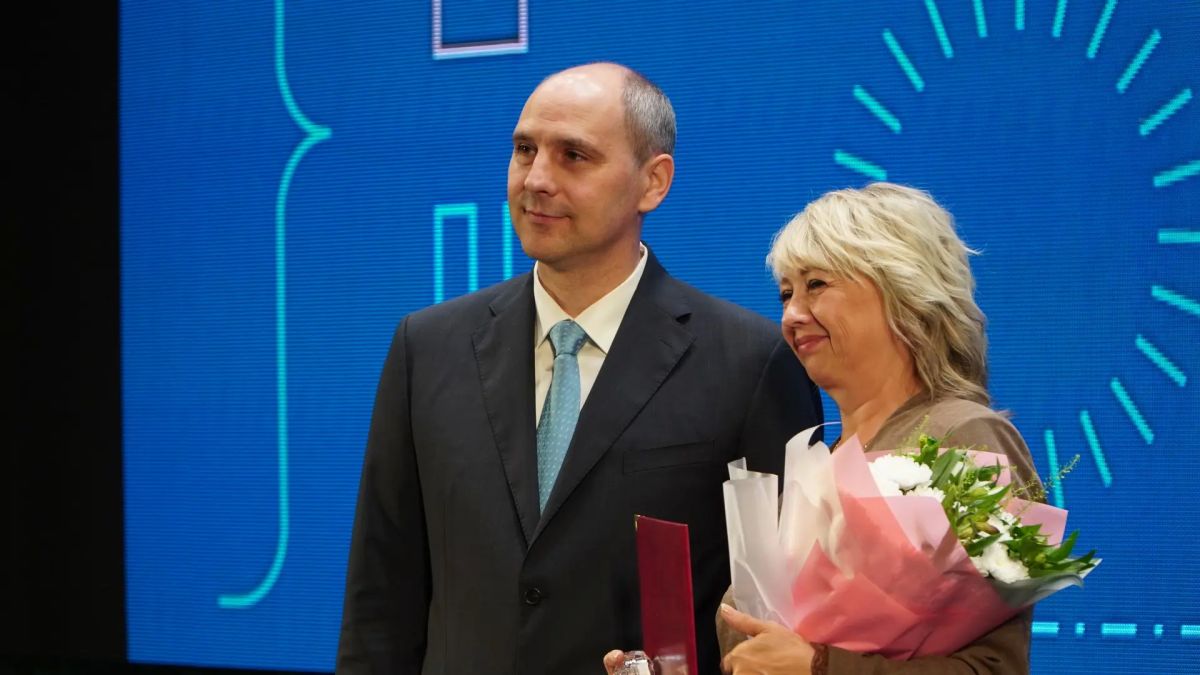 В рамках Областного августовского педагогического совещания Свердловской области проходят торжественные церемонии награждения представителей системы образования В рамках Областного августовского педагогического совещания Свердловской области проходят торжественные церемонии награждения представителей системы образования