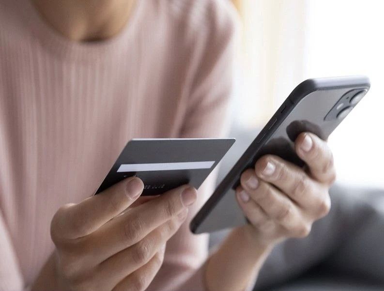 По иску прокурора Тугулымского района с дроппера в пользу пенсионерки взысканы денежные средства, похищенные у нее в результате мошеннических действий