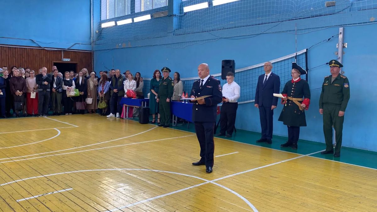 В День знаний руководители Госавтоинспекции Свердловской области лично напомнили школьникам о безопасности на дорогах В День знаний руководители Госавтоинспекции Свердловской области лично напомнили школьникам о безопасности на дорогах