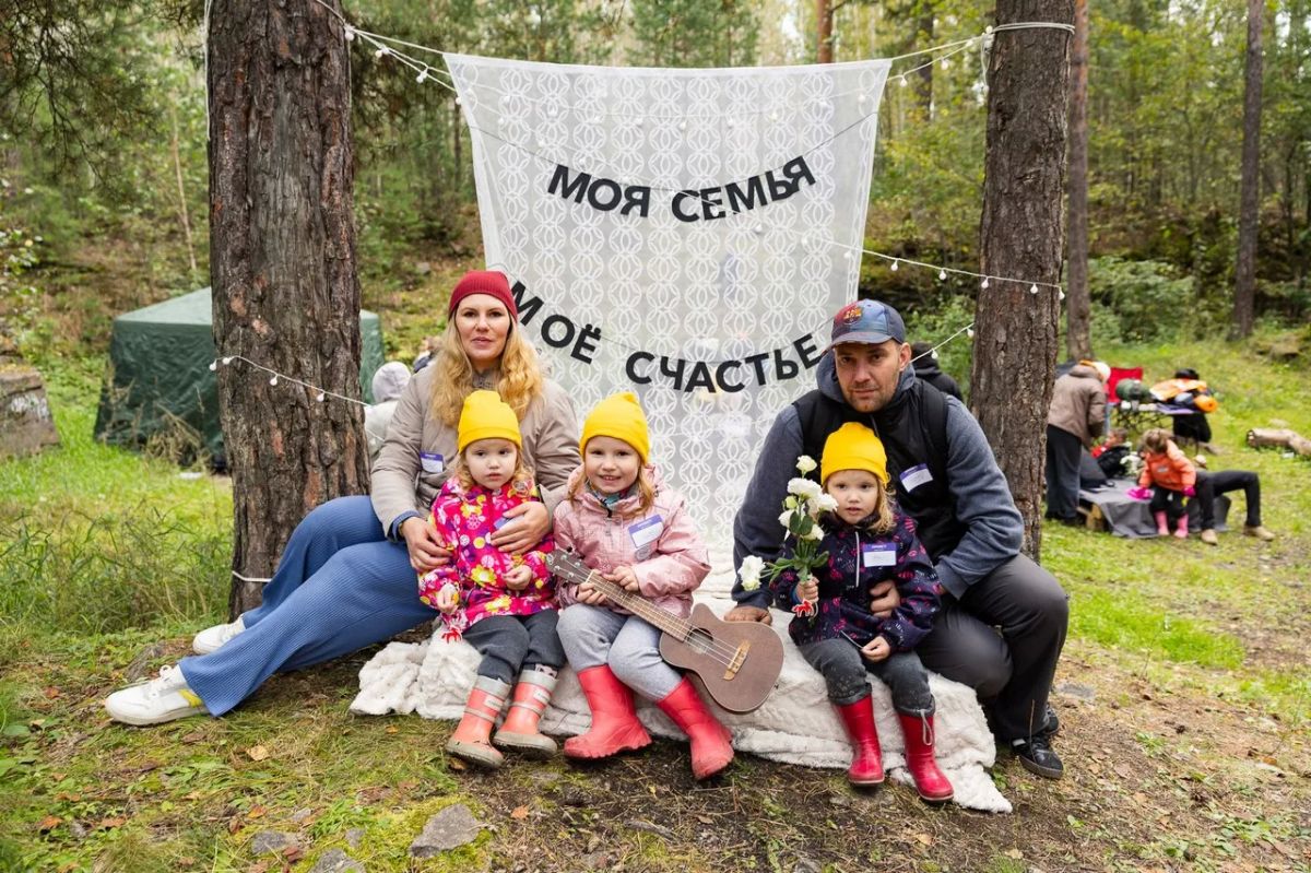 Семейный фестиваль «Семья в походе» объединил более 60 свердловчан Семейный фестиваль «Семья в походе» объединил более 60 свердловчан