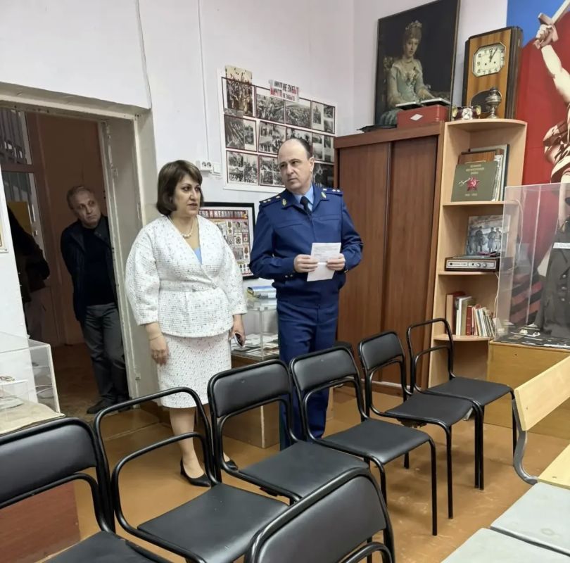 Сегодня, 1 сентября 2026 года, прокурор Свердловской области Борис Крылов и территориальные прокуроры приняли личное участие в торжественных мероприятиях, посвященных Дню знаний, в общеобразовательных учреждениях региона Сегодня, 1 сентября 2026 года, прокурор Свердловской области Борис Крылов и территориальные прокуроры приняли личное участие в торжественных мероприятиях, посвященных Дню знаний, в общеобразовательных учреждениях региона
