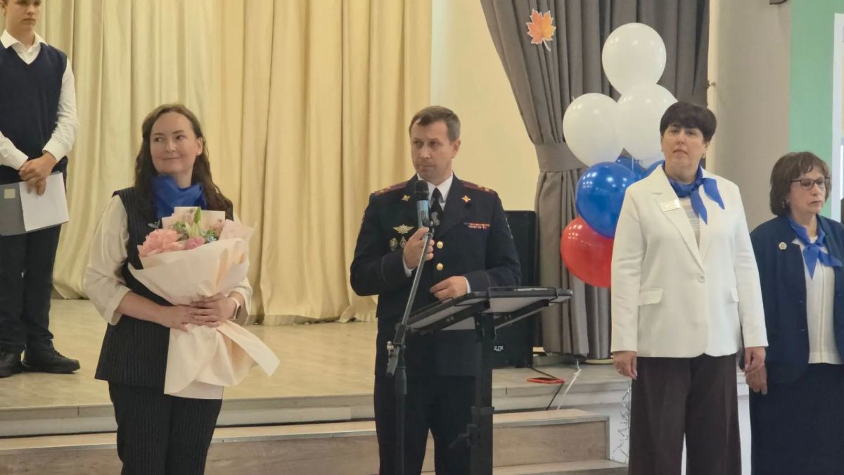 В День знаний руководители Госавтоинспекции Свердловской области лично напомнили школьникам о безопасности на дорогах В День знаний руководители Госавтоинспекции Свердловской области лично напомнили школьникам о безопасности на дорогах