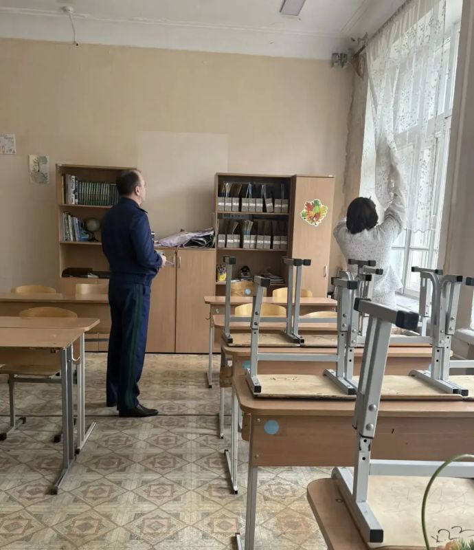 Сегодня, 1 сентября 2026 года, прокурор Свердловской области Борис Крылов и территориальные прокуроры приняли личное участие в торжественных мероприятиях, посвященных Дню знаний, в общеобразовательных учреждениях региона Сегодня, 1 сентября 2026 года, прокурор Свердловской области Борис Крылов и территориальные прокуроры приняли личное участие в торжественных мероприятиях, посвященных Дню знаний, в общеобразовательных учреждениях региона