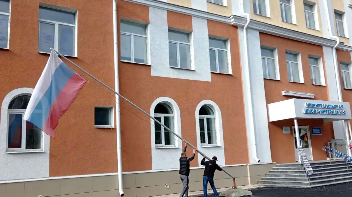 Подарок ко Дню знаний: осужденные УФИЦ ИК-12 всё лето благоустраивали нижнетагильскую школу-интернат Подарок ко Дню знаний: осужденные УФИЦ ИК-12 всё лето благоустраивали нижнетагильскую школу-интернат