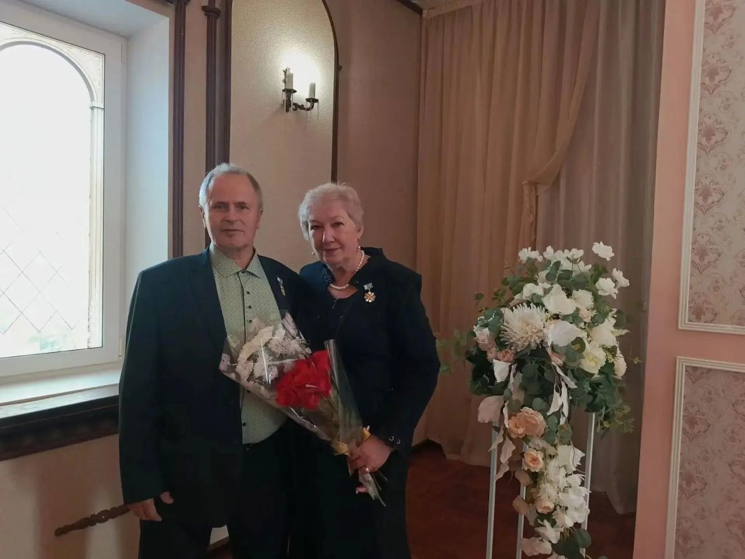 Свердловские семьи-юбиляры получили знаки отличия «Совет да любовь» Свердловские семьи-юбиляры получили знаки отличия «Совет да любовь»