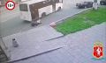 Женщина и ребенок выпали из автобуса в Нижнем Тагиле: водитель их даже не заметил