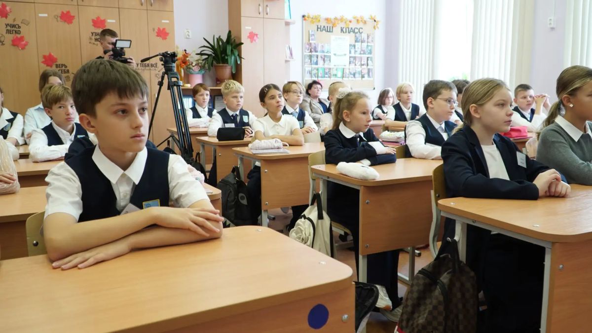 Во всех школах России 7 сентября прошло первое в новом учебном году занятие цикла «Разговоры о важном» Во всех школах России 7 сентября прошло первое в новом учебном году занятие цикла «Разговоры о важном»