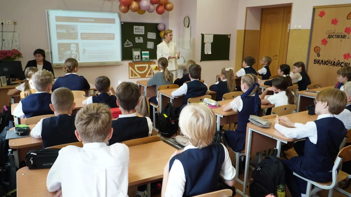 Во всех школах России 7 сентября прошло первое в новом учебном году занятие цикла «Разговоры о важном» Во всех школах России 7 сентября прошло первое в новом учебном году занятие цикла «Разговоры о важном»