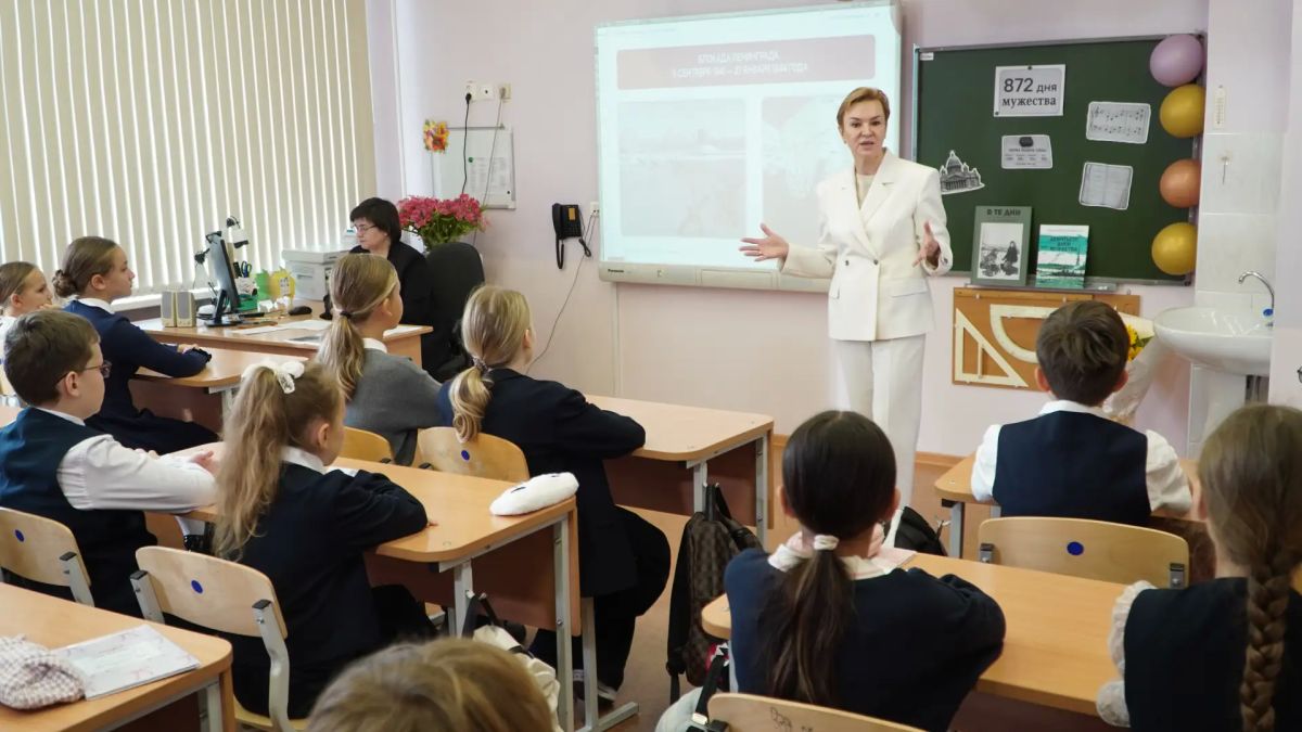 Во всех школах России 7 сентября прошло первое в новом учебном году занятие цикла «Разговоры о важном» Во всех школах России 7 сентября прошло первое в новом учебном году занятие цикла «Разговоры о важном»