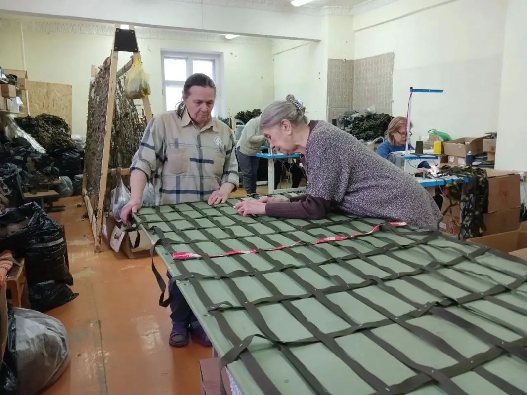 Новые материалы для помощи бойцам СВО передал волонтерам региона Народный фронт Новые материалы для помощи бойцам СВО передал волонтерам региона Народный фронт