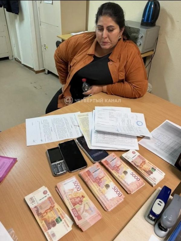 Сбил свою же подельницу, пытаясь скрыться после попытки похитить 2,5 млн рублей у участника СВО Сбил свою же подельницу, пытаясь скрыться после попытки похитить 2,5 млн рублей у участника СВО