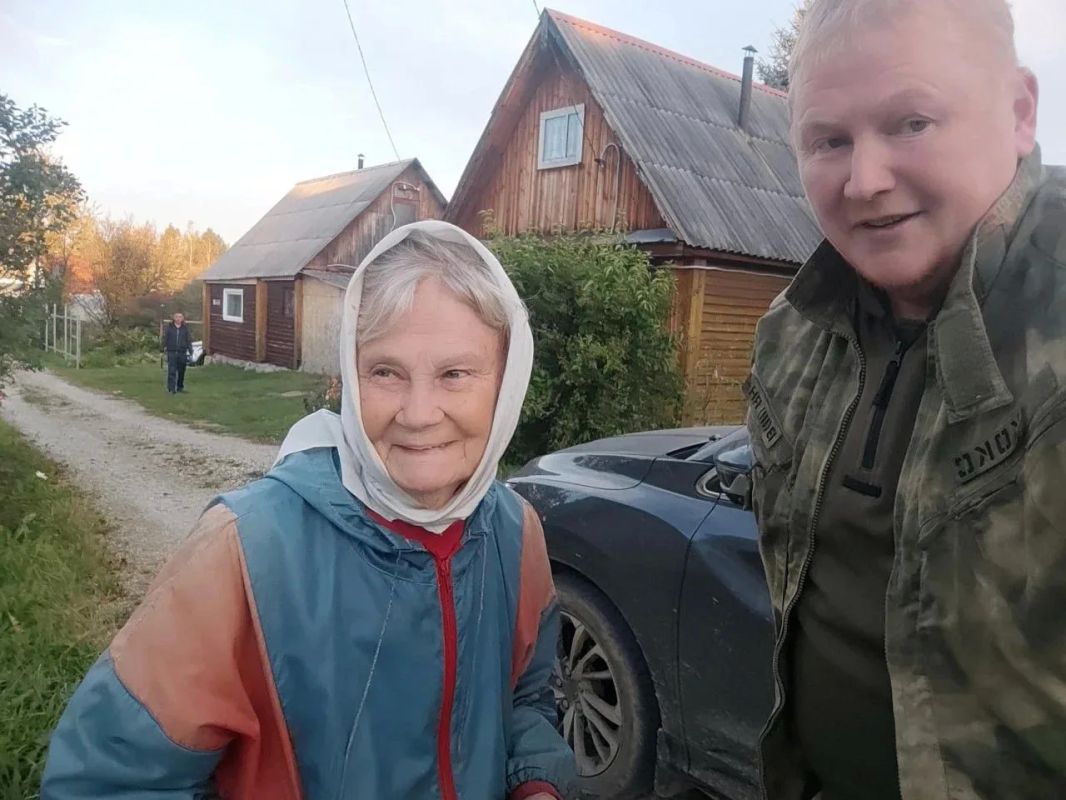 Чудесное спасение: поисковики спасли пенсионерку, которая застряла в болоте Чудесное спасение: поисковики спасли пенсионерку, которая застряла в болоте