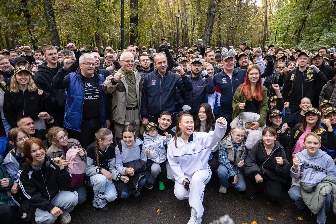 Алексей Орлов: Вместе с сотнями волонтёров «Сима-Ленда» и неравнодушными жителями вышел на субботник в Основинский парк Кировского района Алексей Орлов: Вместе с сотнями волонтёров «Сима-Ленда» и неравнодушными жителями вышел на субботник в Основинский парк Кировского района