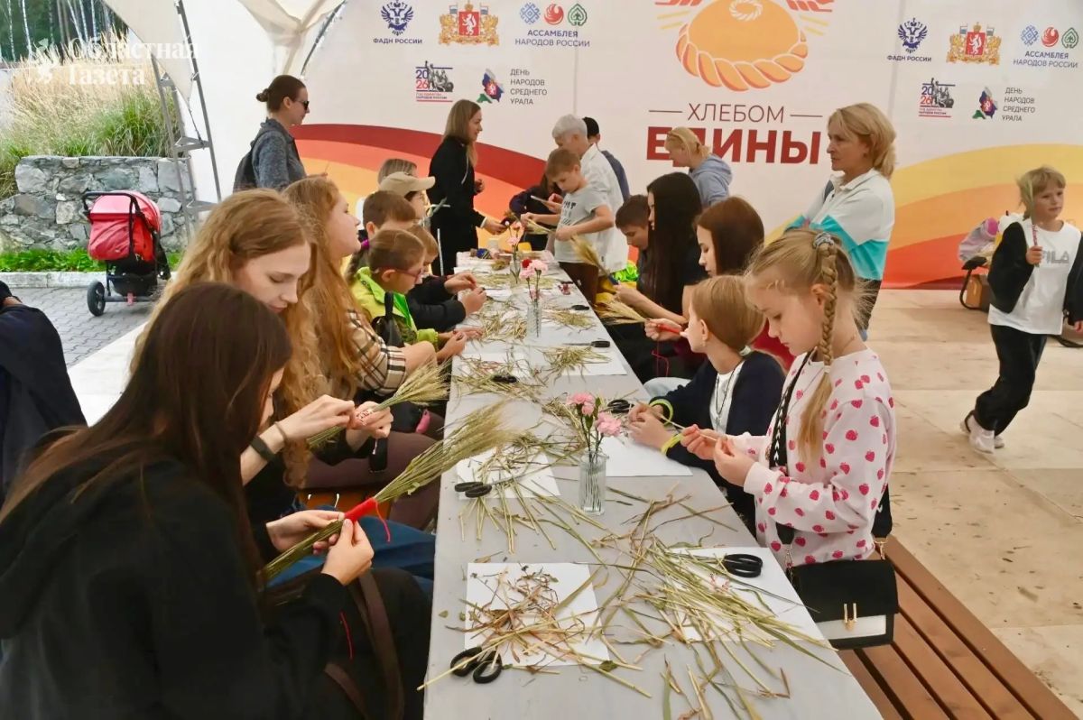 «Хлебом едины»: чак-чак, пряники и пшеничные букеты «Хлебом едины»: чак-чак, пряники и пшеничные букеты