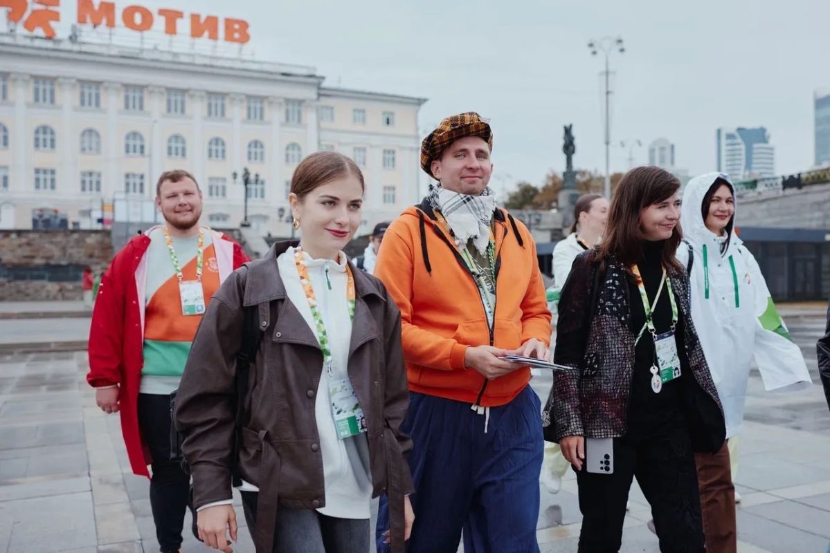 Участники Международного фестиваля молодежи знакомятся с историей и промышленностью Среднего Урала Участники Международного фестиваля молодежи знакомятся с историей и промышленностью Среднего Урала