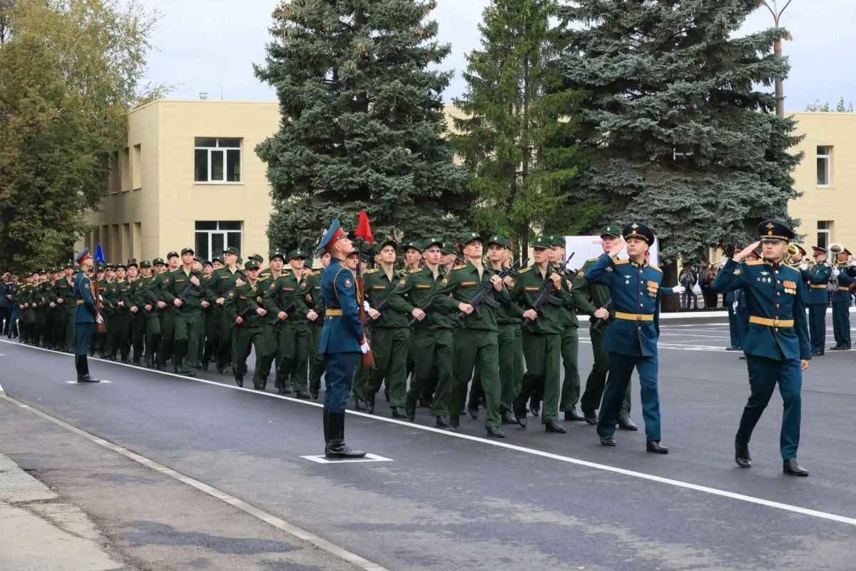 В возрожденном Челябинском высшем танковом командном училище (ЧВКТУ) приняли присягу первые курсанты В возрожденном Челябинском высшем танковом командном училище (ЧВКТУ) приняли присягу первые курсанты