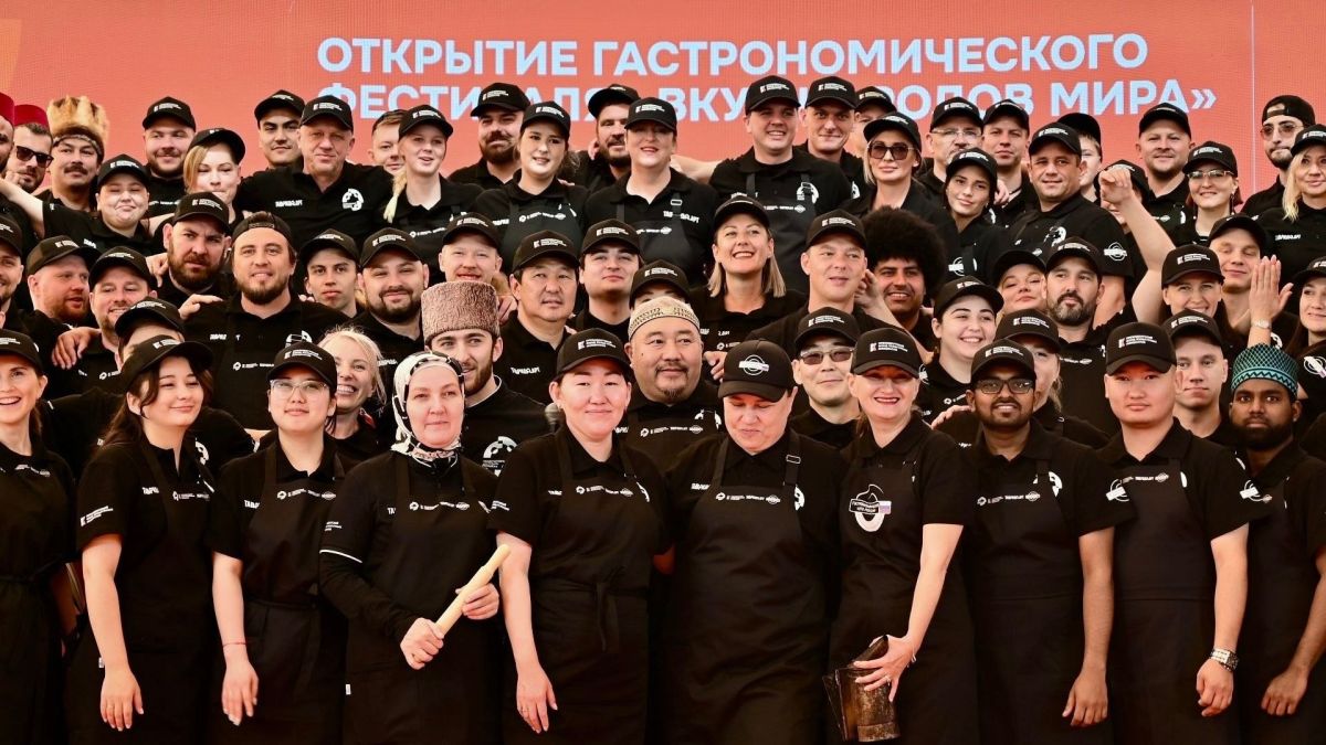 Хроники фестиваля молодежи: гастрофест, кейпоп-концерт и китаец с балалайкой Хроники фестиваля молодежи: гастрофест, кейпоп-концерт и китаец с балалайкой
