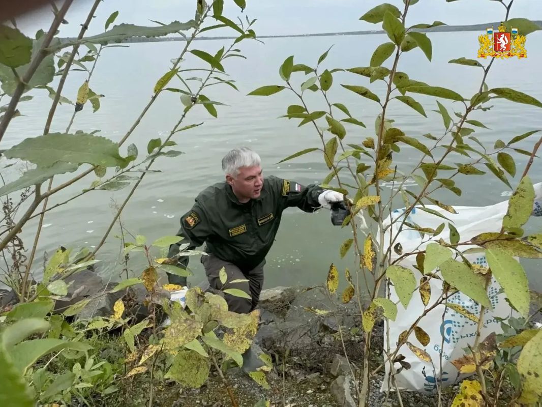 Участники Международного фестиваля молодежи присоединились к акции «Вода России» Участники Международного фестиваля молодежи присоединились к акции «Вода России»