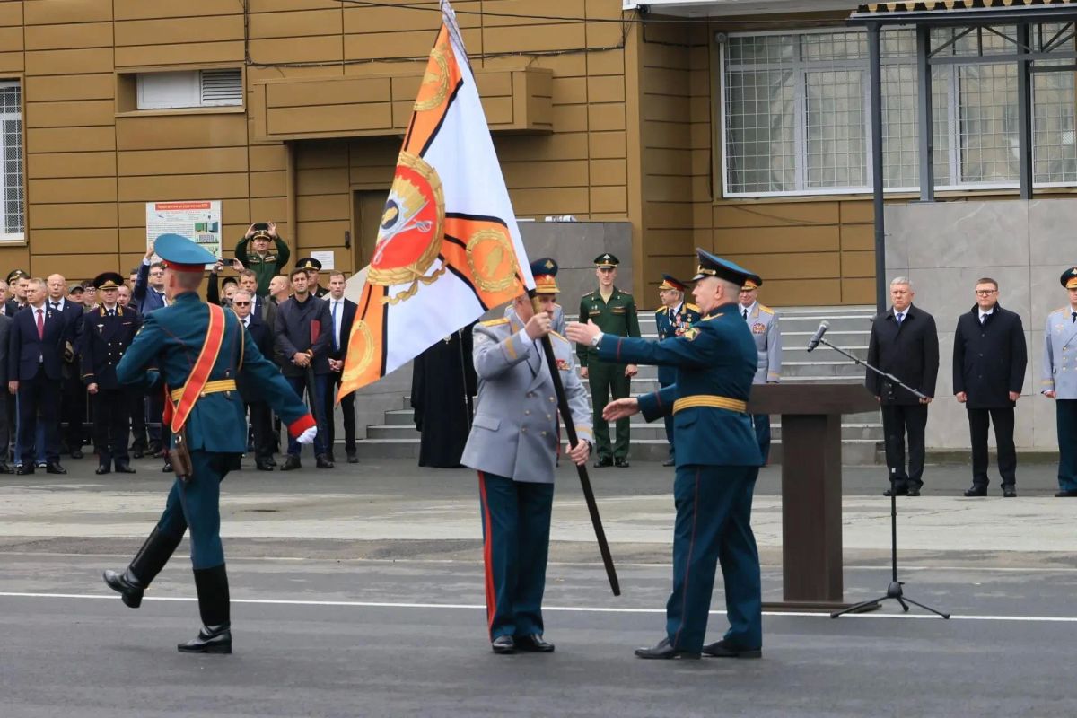 В возрожденном Челябинском высшем танковом командном училище (ЧВКТУ) приняли присягу первые курсанты В возрожденном Челябинском высшем танковом командном училище (ЧВКТУ) приняли присягу первые курсанты
