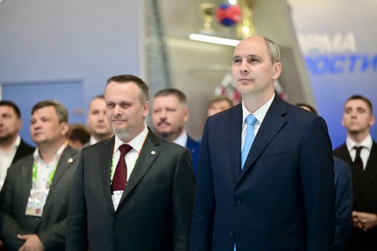 Министр транспорта РФ Андрей Никитин вместе с губернатором Свердловской области Денисом Паслером и руководителем Федерального дорожного агентства Романом Новиковым дал старт работе первых на Среднем Урале дорожных классов Министр транспорта РФ Андрей Никитин вместе с губернатором Свердловской области Денисом Паслером и руководителем Федерального дорожного агентства Романом Новиковым дал старт работе первых на Среднем Урале дорожных классов
