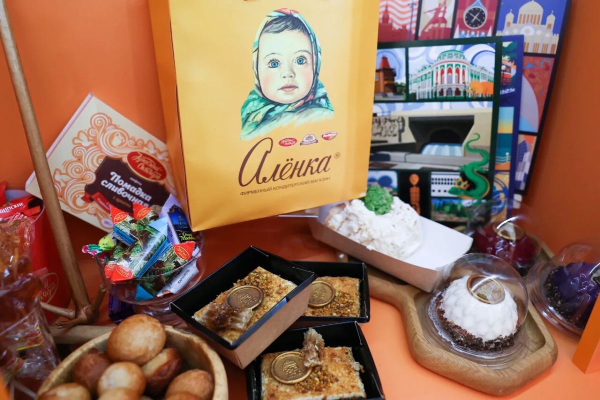 Пять метров вкуса: гастрономический фестиваль на МФМ открыли приготовлением гигантской кулебяки Пять метров вкуса: гастрономический фестиваль на МФМ открыли приготовлением гигантской кулебяки