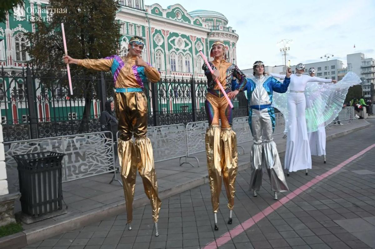 Тысяча спортсменов со всего мира вышли на забег в столице Урала Тысяча спортсменов со всего мира вышли на забег в столице Урала
