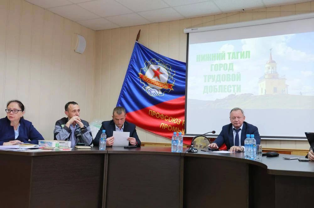 Глава Нижнего Тагила Владислав Пинаев продолжает практику регулярных встреч с трудовыми коллективами города Глава Нижнего Тагила Владислав Пинаев продолжает практику регулярных встреч с трудовыми коллективами города