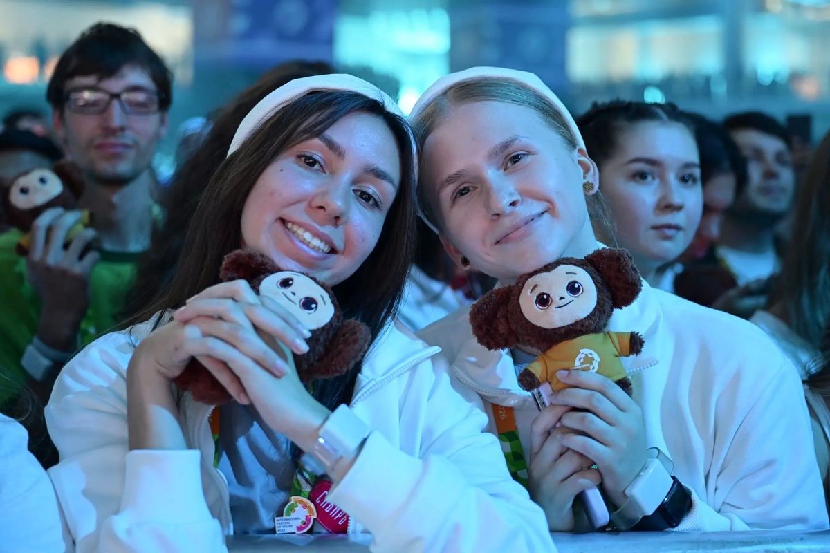 Хор из 700 юных уральцев выступили на закрытии МФМ-2026 Хор из 700 юных уральцев выступили на закрытии МФМ-2026