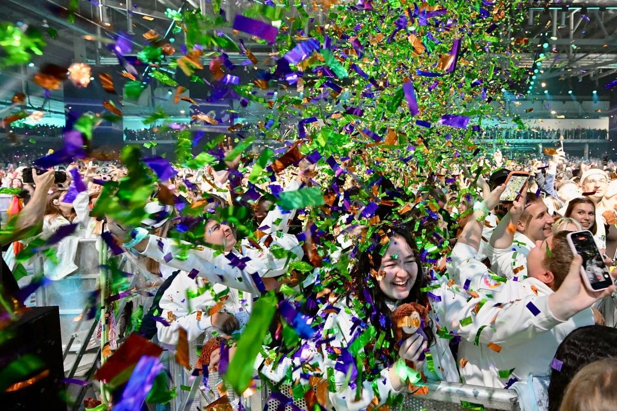 Хор из 700 юных уральцев выступили на закрытии МФМ-2026 Хор из 700 юных уральцев выступили на закрытии МФМ-2026