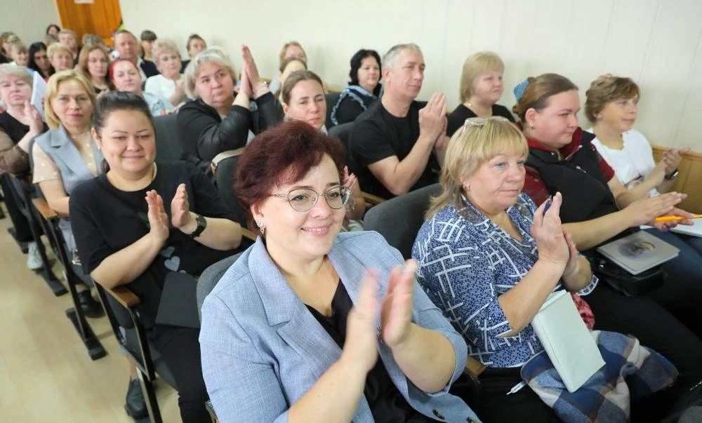 Глава Нижнего Тагила Владислав Пинаев продолжает практику регулярных встреч с трудовыми коллективами города Глава Нижнего Тагила Владислав Пинаев продолжает практику регулярных встреч с трудовыми коллективами города