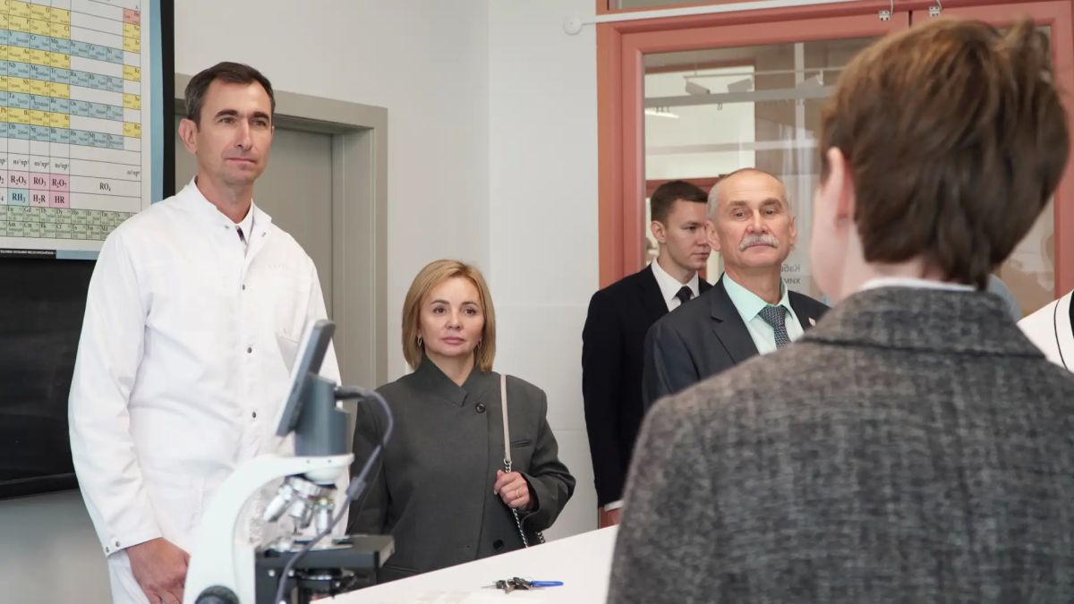 Руководитель Образовательного фонда «Талант и успех», председатель Совета федеральной территории «Сириус» Елена Шмелева 15 сентября посетила Губернаторский лицей — многофункциональный социально-образовательный комплекс... Руководитель Образовательного фонда «Талант и успех», председатель Совета федеральной территории «Сириус» Елена Шмелева 15 сентября посетила Губернаторский лицей — многофункциональный социально-образовательный комплекс...