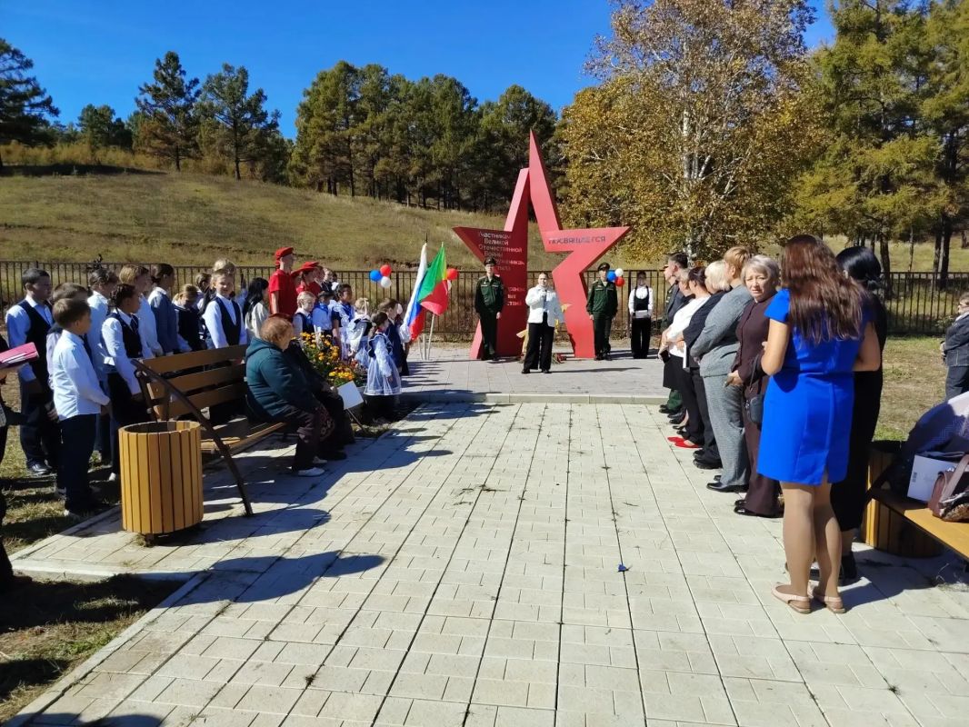 В Дарасуне открыли мини-парк «Зелёный луг» в память о героях В Дарасуне открыли мини-парк «Зелёный луг» в память о героях