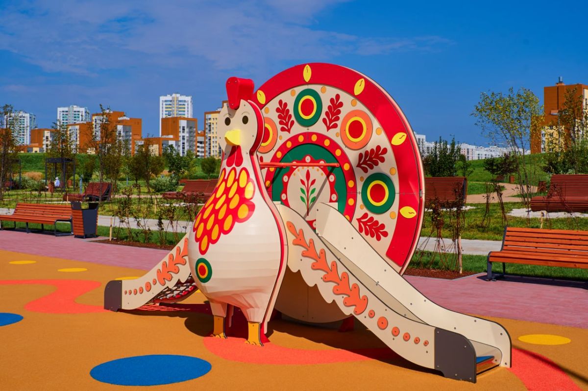 Очень крутая история: уникальное пространство для детей в стилистике дымковской игрушки открылось в Преображенском парке Екатеринбурга Очень крутая история: уникальное пространство для детей в стилистике дымковской игрушки открылось в Преображенском парке Екатеринбурга