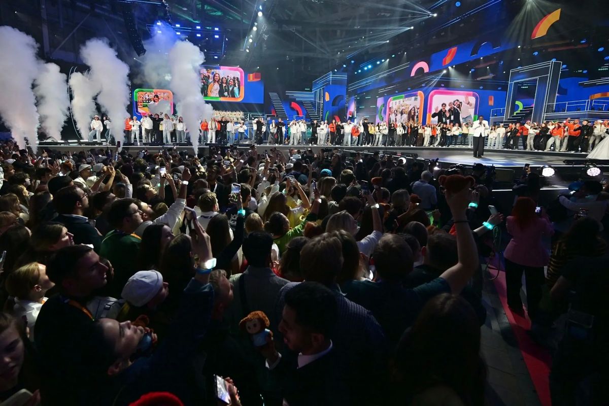 Хор из 700 юных уральцев выступили на закрытии МФМ-2026 Хор из 700 юных уральцев выступили на закрытии МФМ-2026
