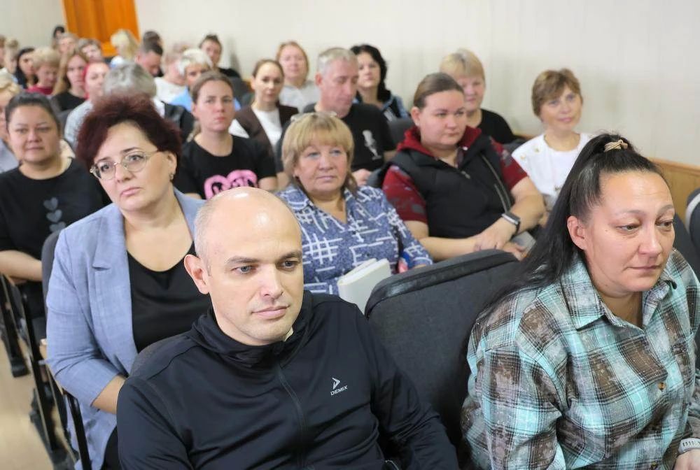 Глава Нижнего Тагила Владислав Пинаев продолжает практику регулярных встреч с трудовыми коллективами города Глава Нижнего Тагила Владислав Пинаев продолжает практику регулярных встреч с трудовыми коллективами города