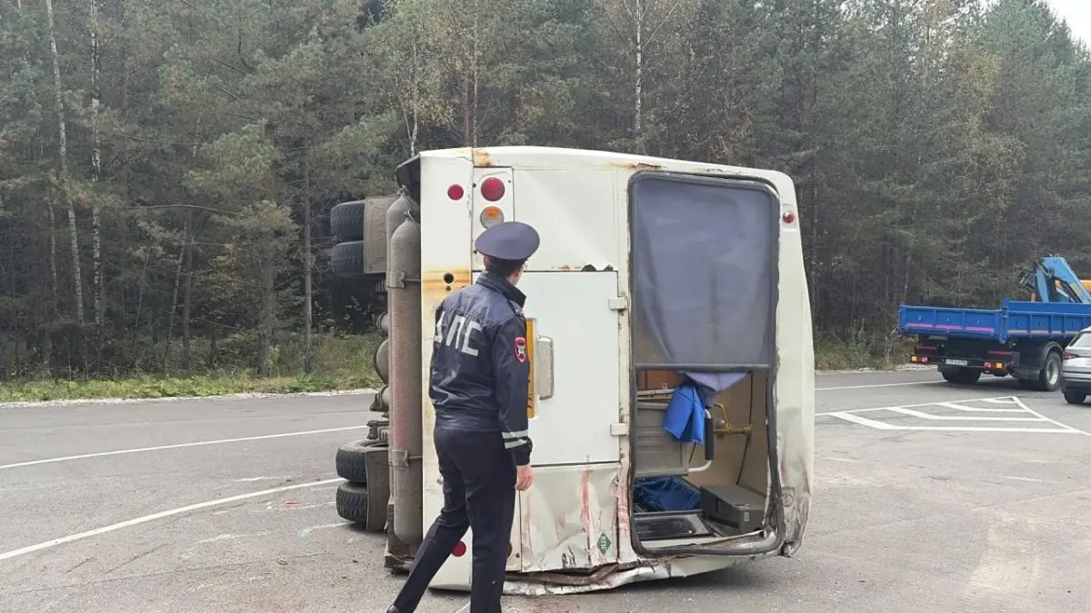 Без прав может остаться водитель автобуса, попавшего в ДТП недалеко от Нижнего Тагила Без прав может остаться водитель автобуса, попавшего в ДТП недалеко от Нижнего Тагила
