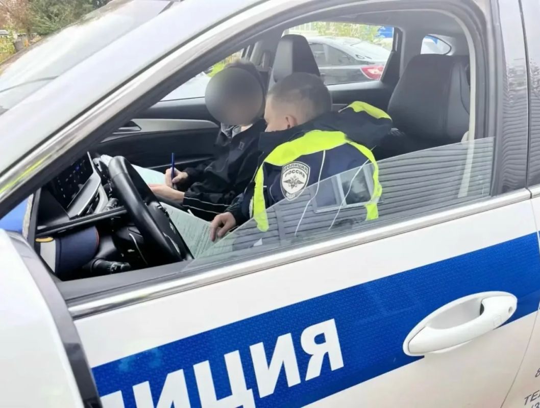 В Свердловской области сотрудники Госавтоинспекции пресекли опасные поездки двух подростков, один из которых управлял автомобилем нетрезвым и по инициативе матери В Свердловской области сотрудники Госавтоинспекции пресекли опасные поездки двух подростков, один из которых управлял автомобилем нетрезвым и по инициативе матери