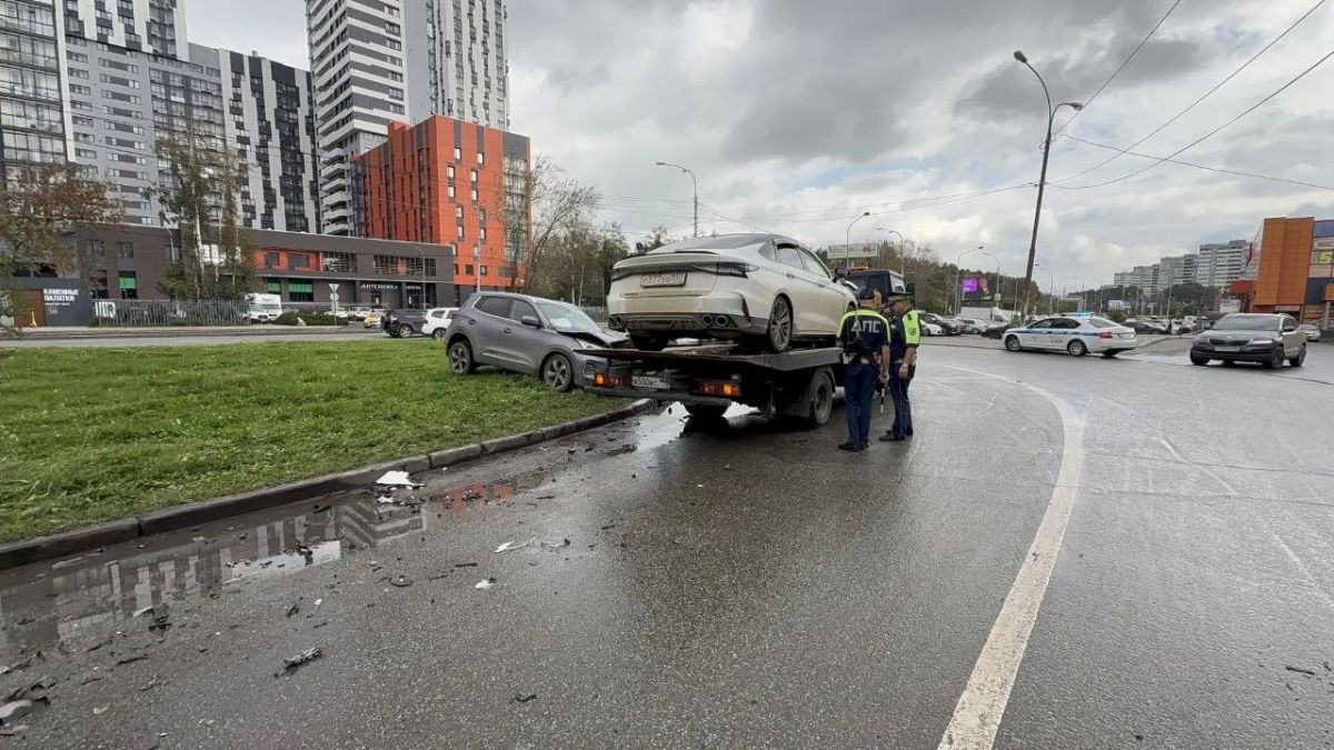 Росгвардеец и полицейский помогли пострадавшим в аварии на ЖБИ и задержали беглеца Росгвардеец и полицейский помогли пострадавшим в аварии на ЖБИ и задержали беглеца