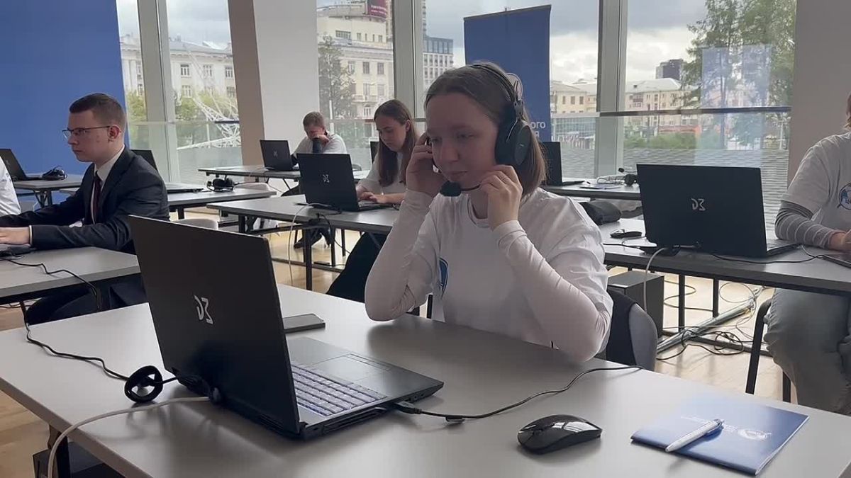 В Свердловской области началось голосование на выборах депутатов Государственной Думы Федерального Собрания Российской Федерации девятого созыва, депутатов Законодательного Собрания Свердловской области, а также на выборах...