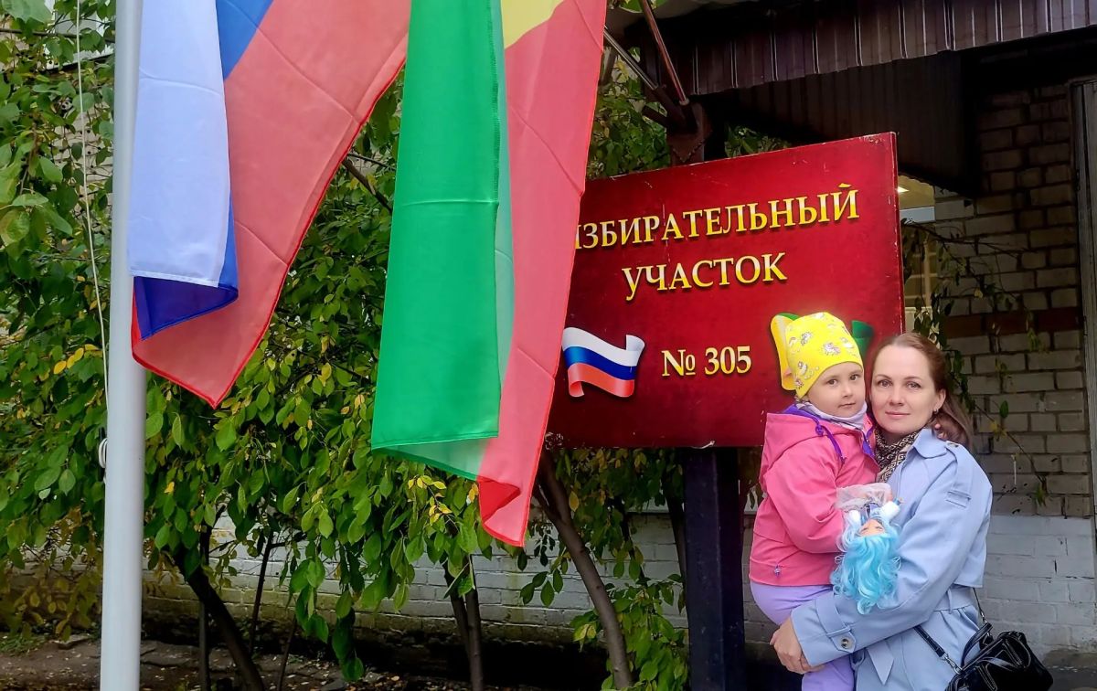 Министр финансов Забайкальского края Вера Антропова вместе с коллегами приняла участие в выборах депутатов Государственной Думы РФ Министр финансов Забайкальского края Вера Антропова вместе с коллегами приняла участие в выборах депутатов Государственной Думы РФ